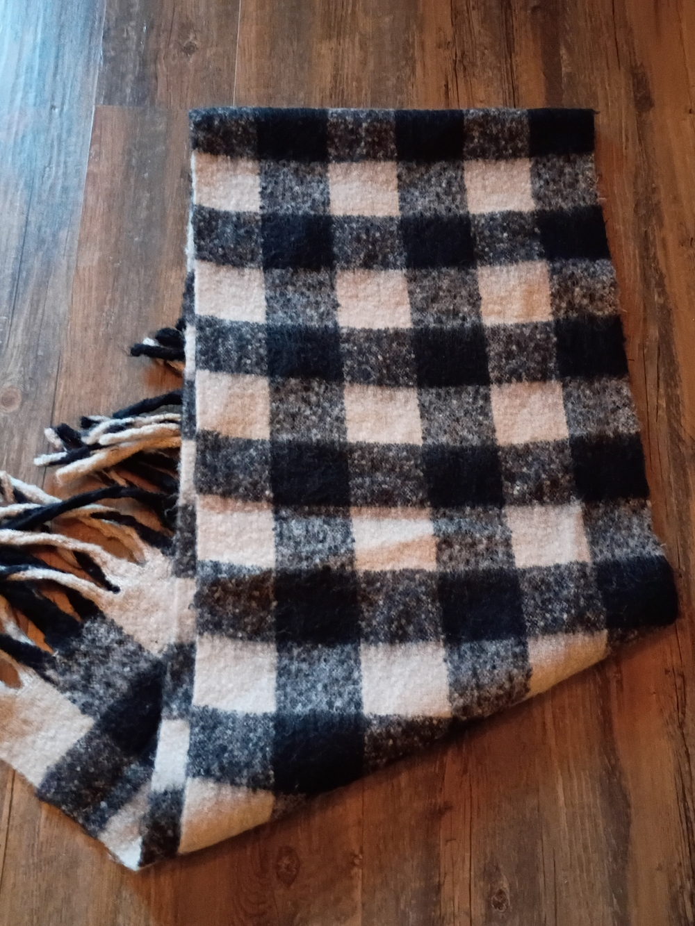 Cozy Black and Cream Scarf